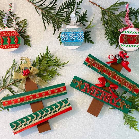 Gwen Studios 7/8" x 3yd. Die Cut Metallic Reindeer Christmas Ribbon